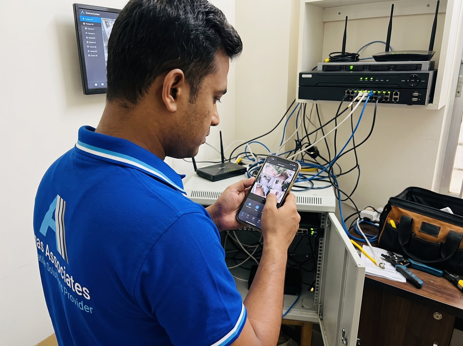 Mobile smartphone monitoring live security feeds